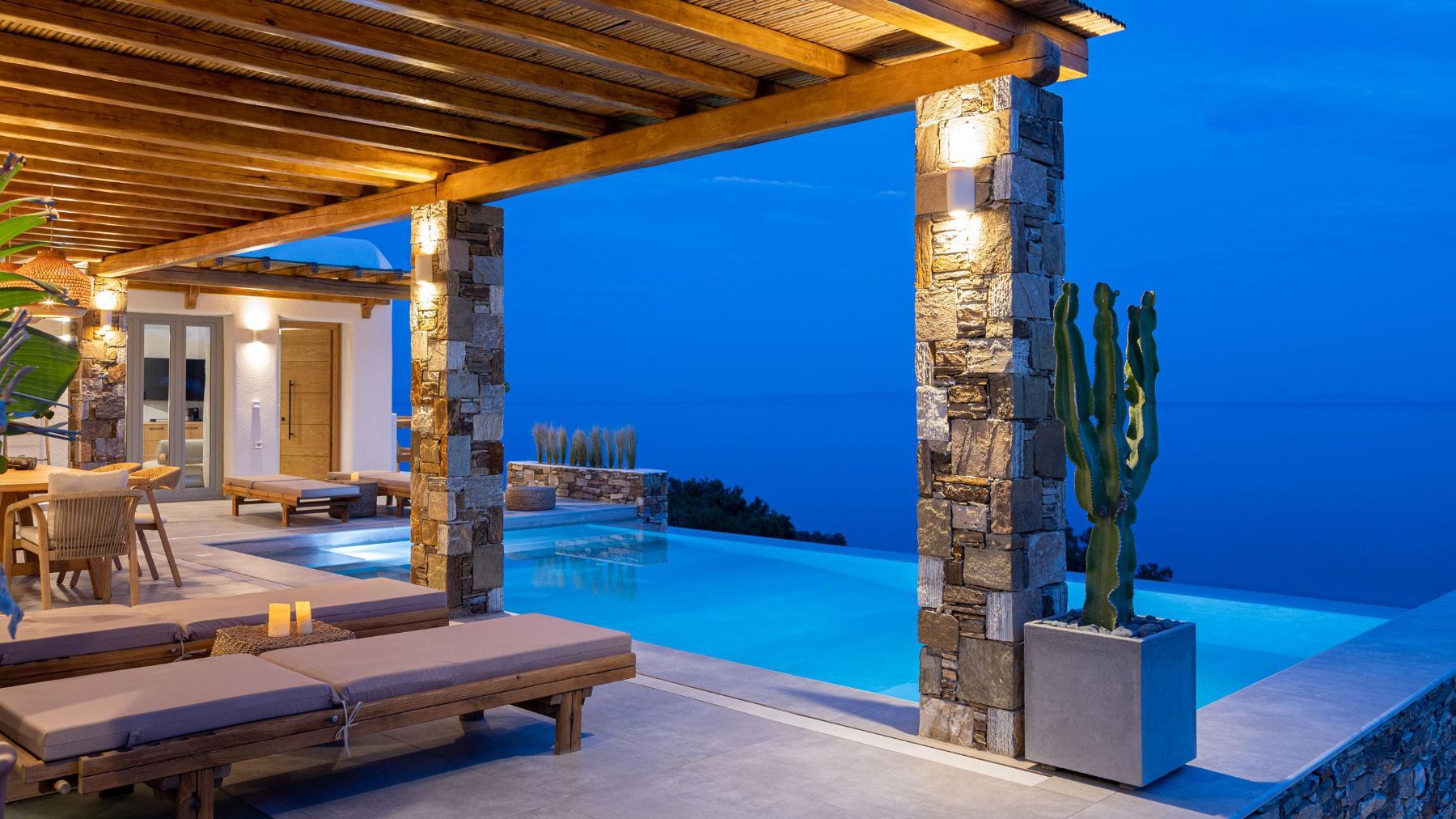 The Captains Lookout villa photo.