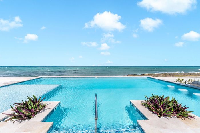 Communal infinity pool at Oceans 9. 