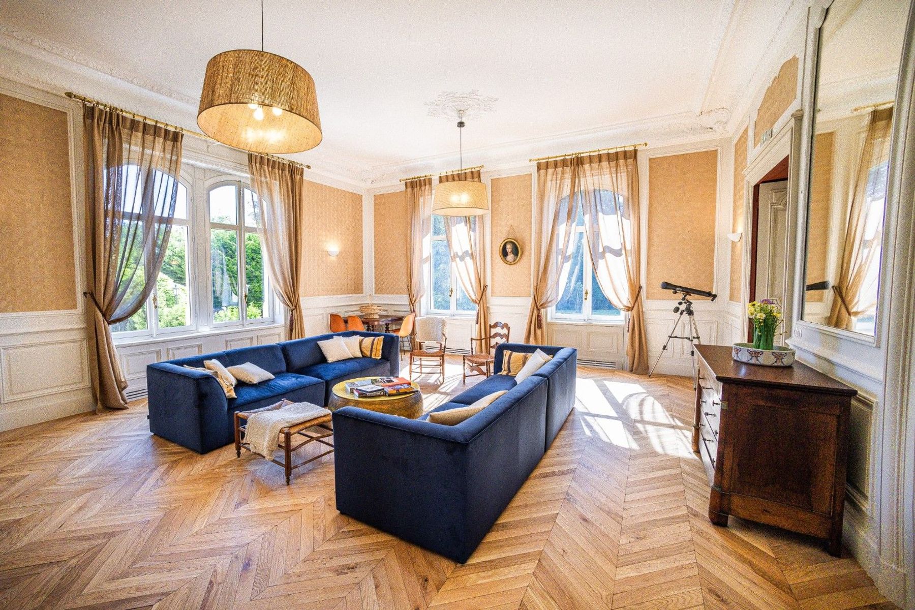 Chateau Beaune villa photo.