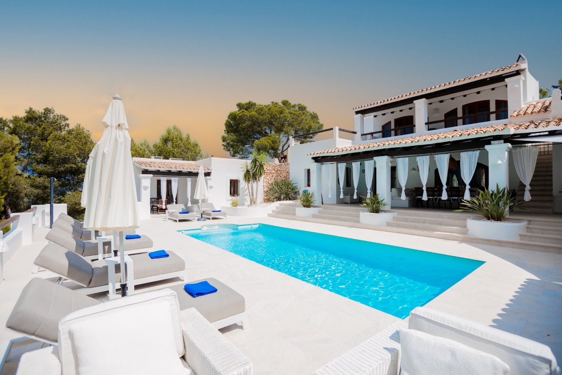 Can Destino Deluxe villa photo.