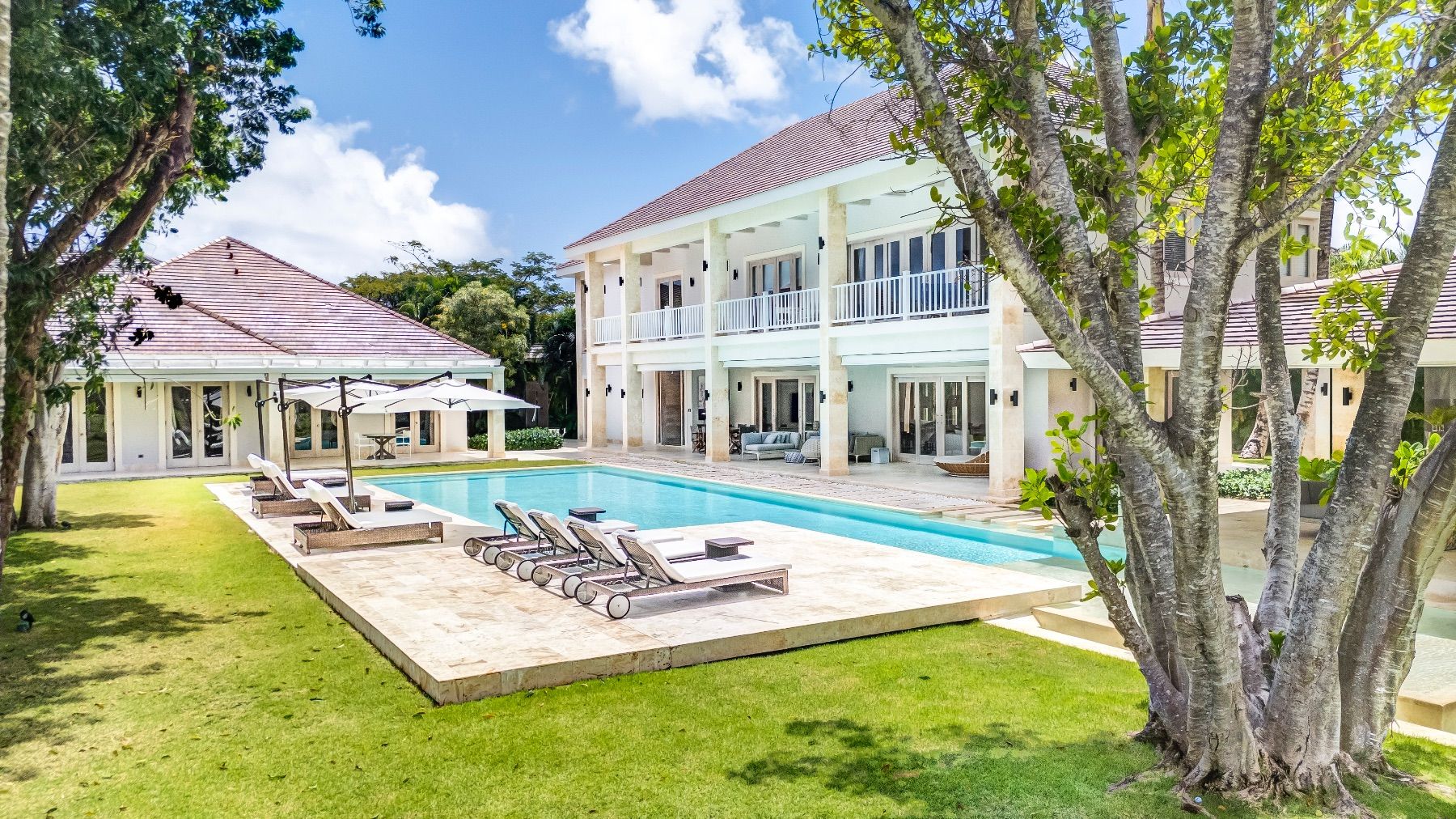 Royale Estate villa photo.