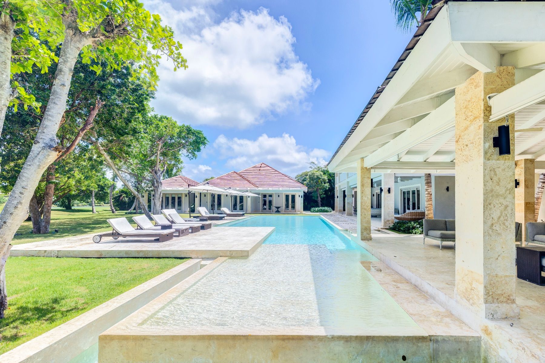 Royale Estate villa photo.