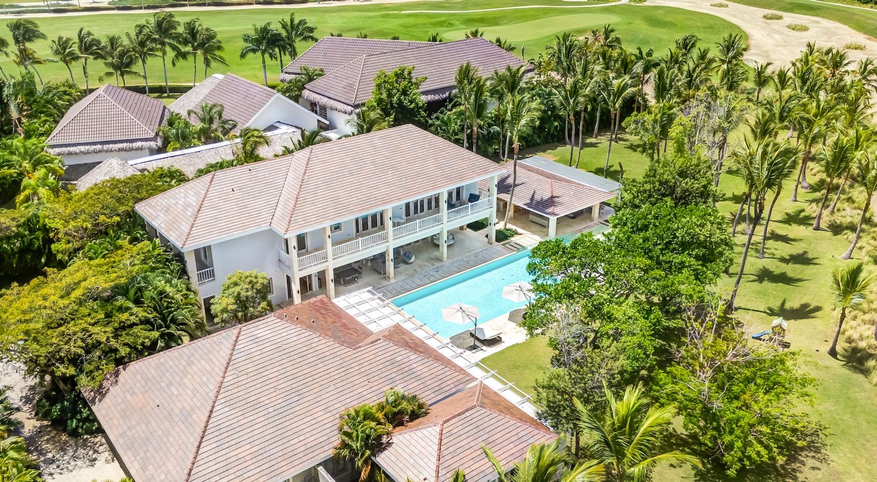 Royale Estate located in Punta Can is composed of two villas - Arrecife Royale and Mandala. Mandala is featured here. 