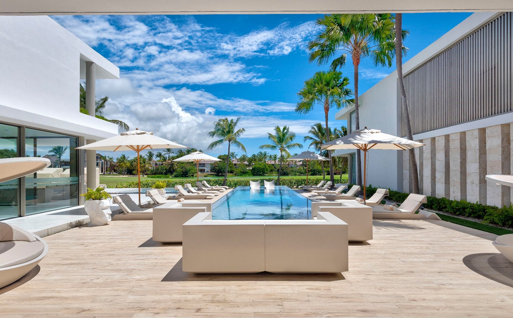 Royale Estate villa photo.