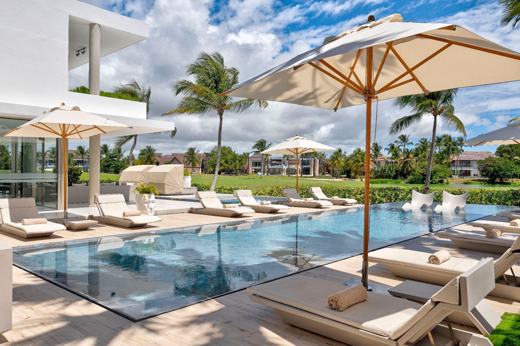 Royale Estate villa photo.