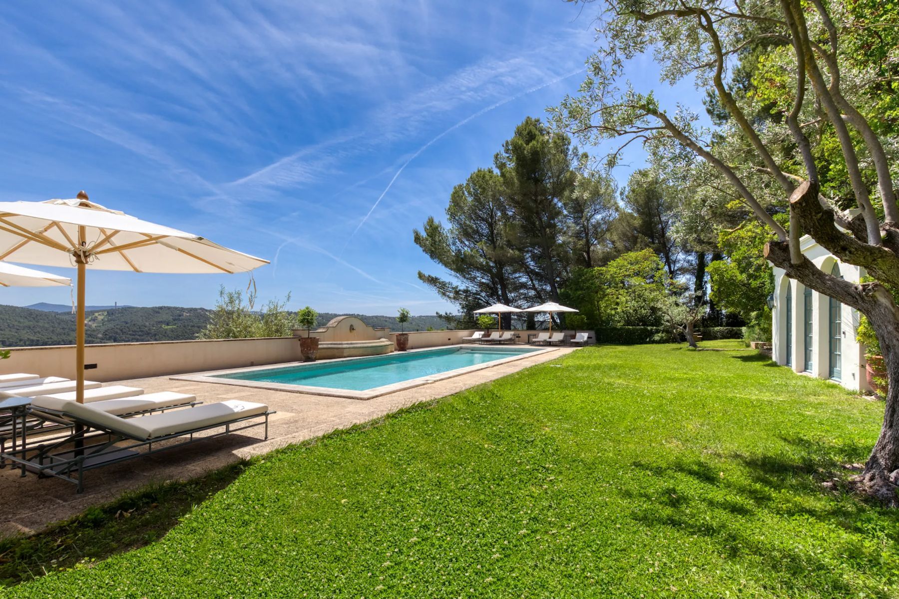 Bastide du Tholonet villa photo.