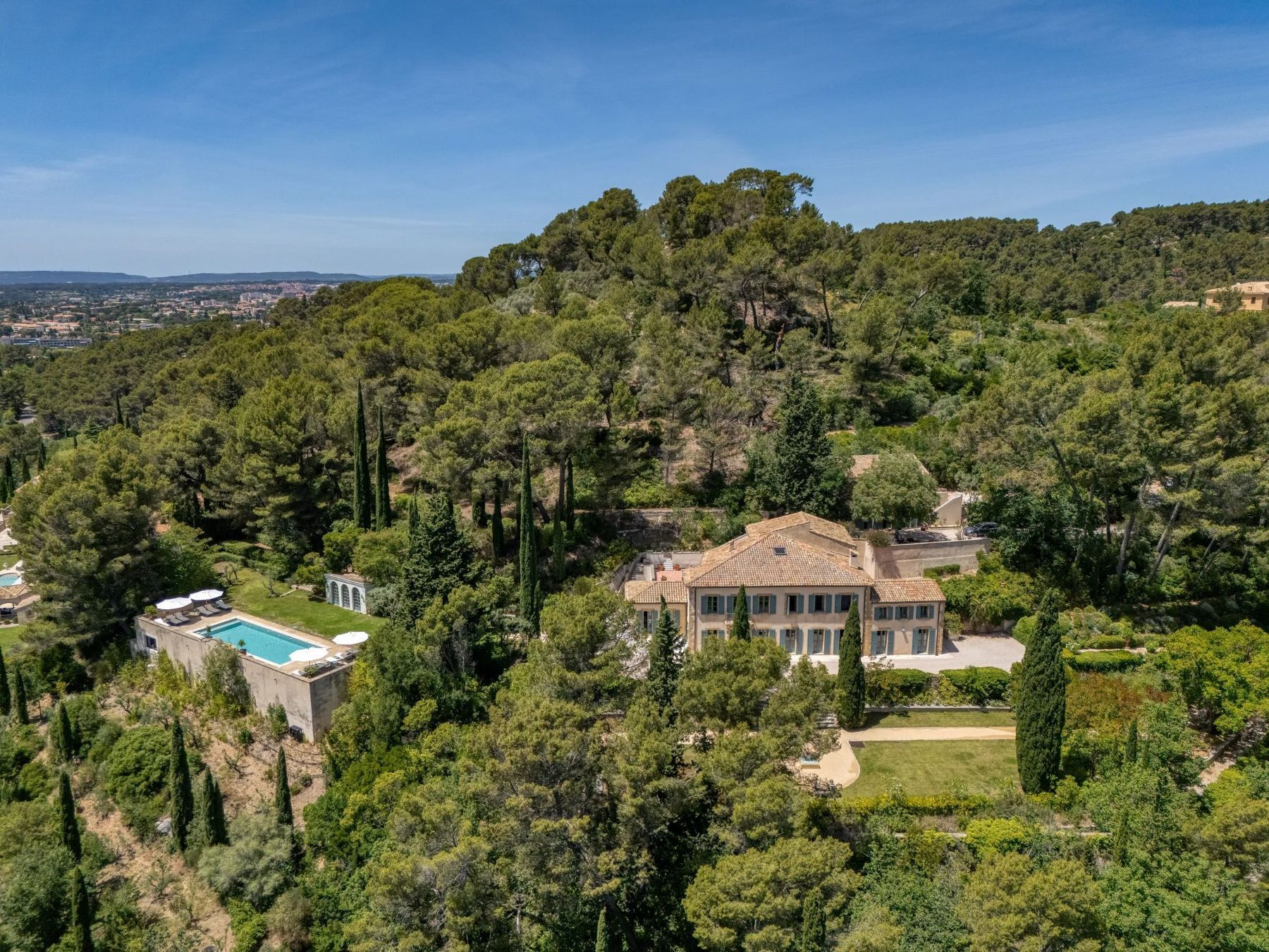 Bastide du Tholonet villa photo.
