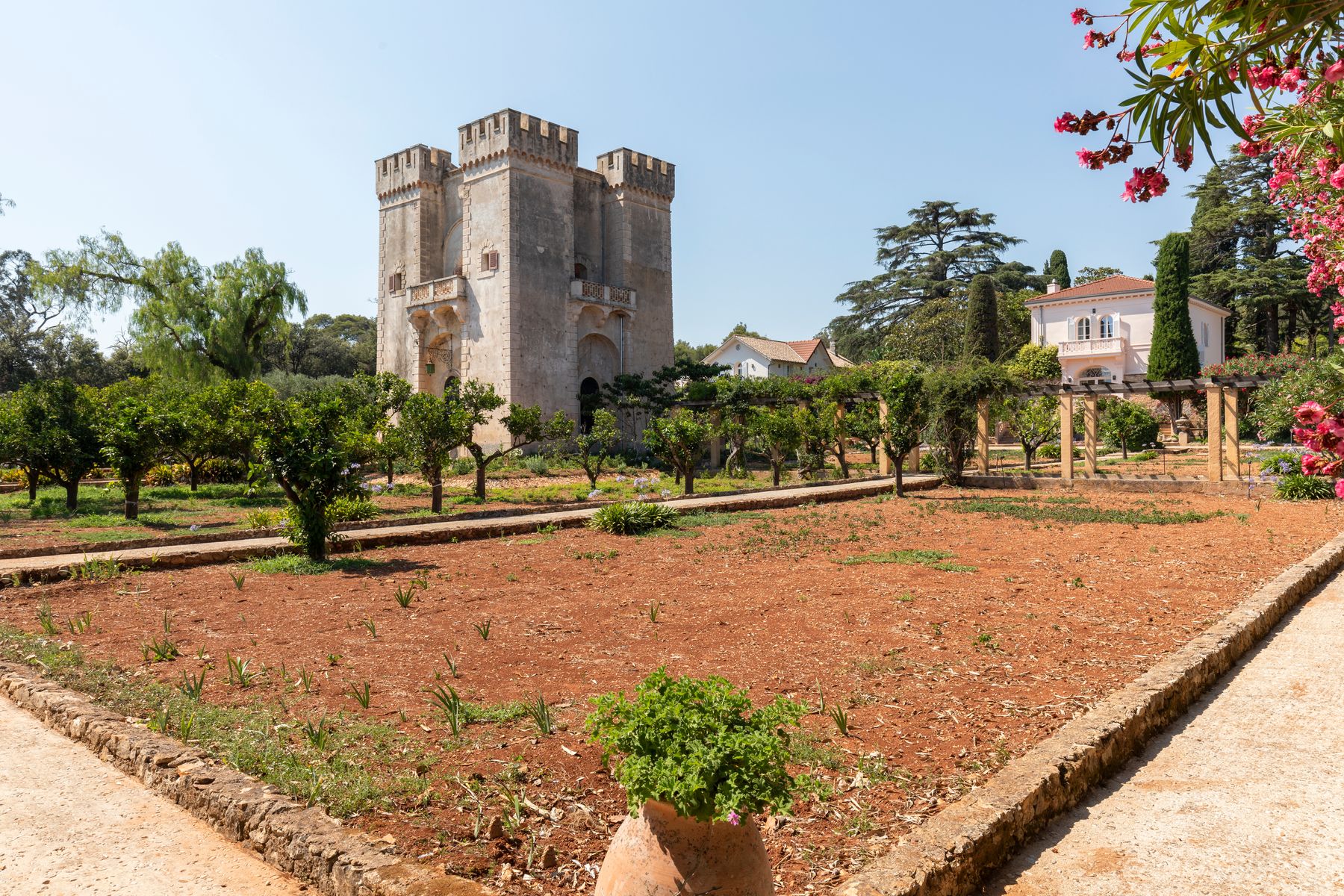 Le Grand Jardin villa photo.