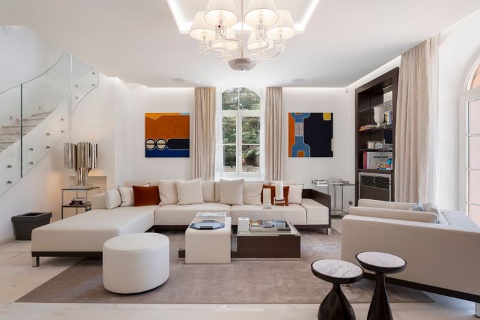 Curated visual reference: Luxury Private Rentals With Artistic Views Reference: Luxury Villas In France Private Pool And Beachfront Rentals