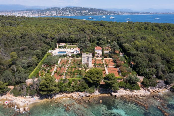 Le Grand Jardin villa photo.