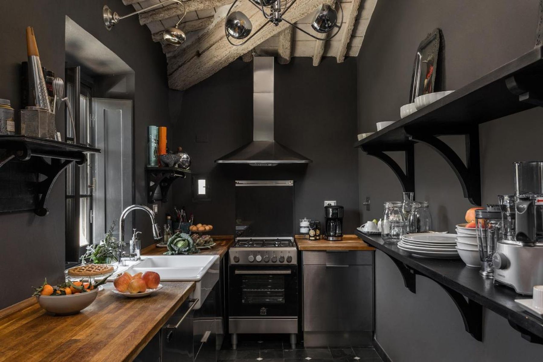 Fully equipped kitchen
