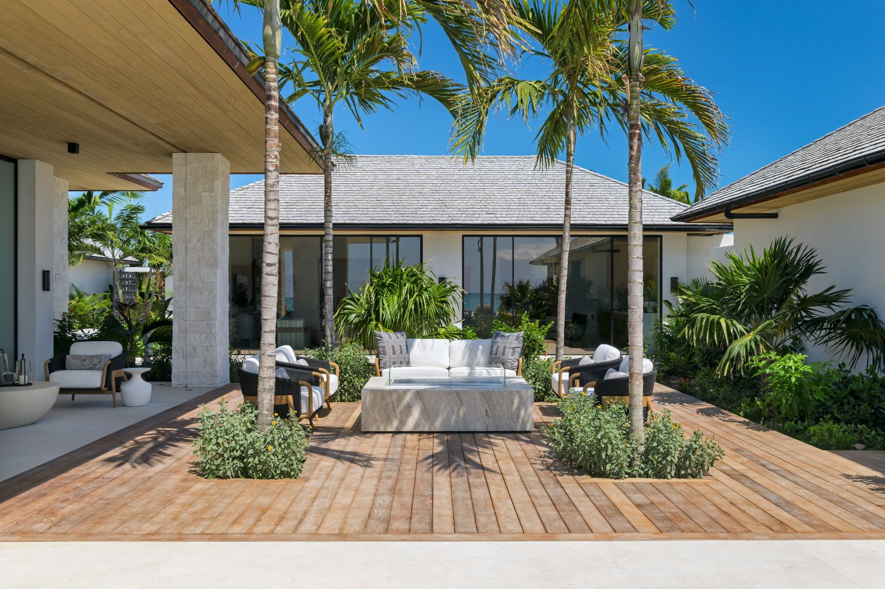Fire pit and lounging area 