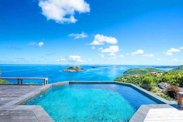 Byzance Villa is located in Colombier overlooking the Flamands Bay