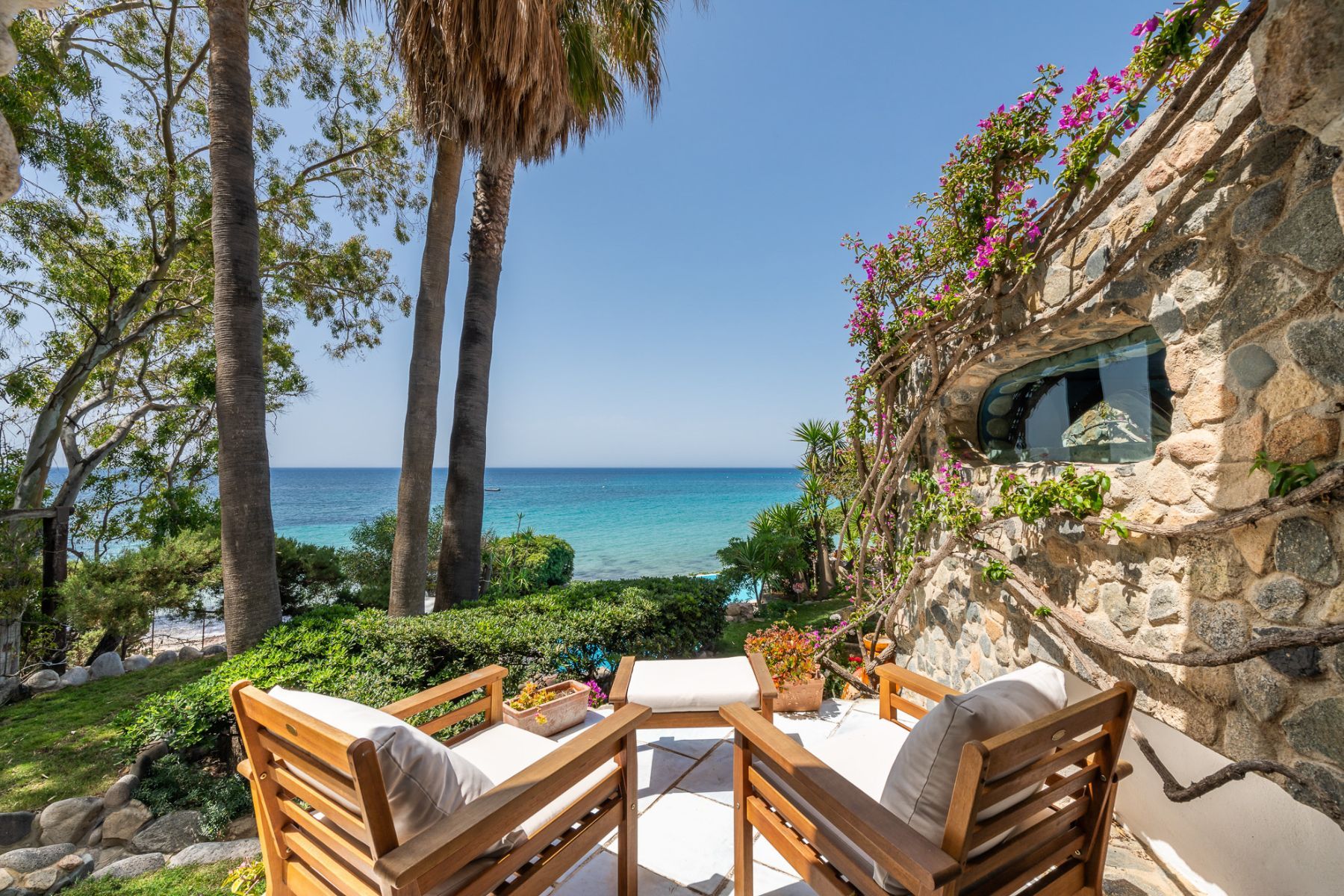 Pacifico villa photo.