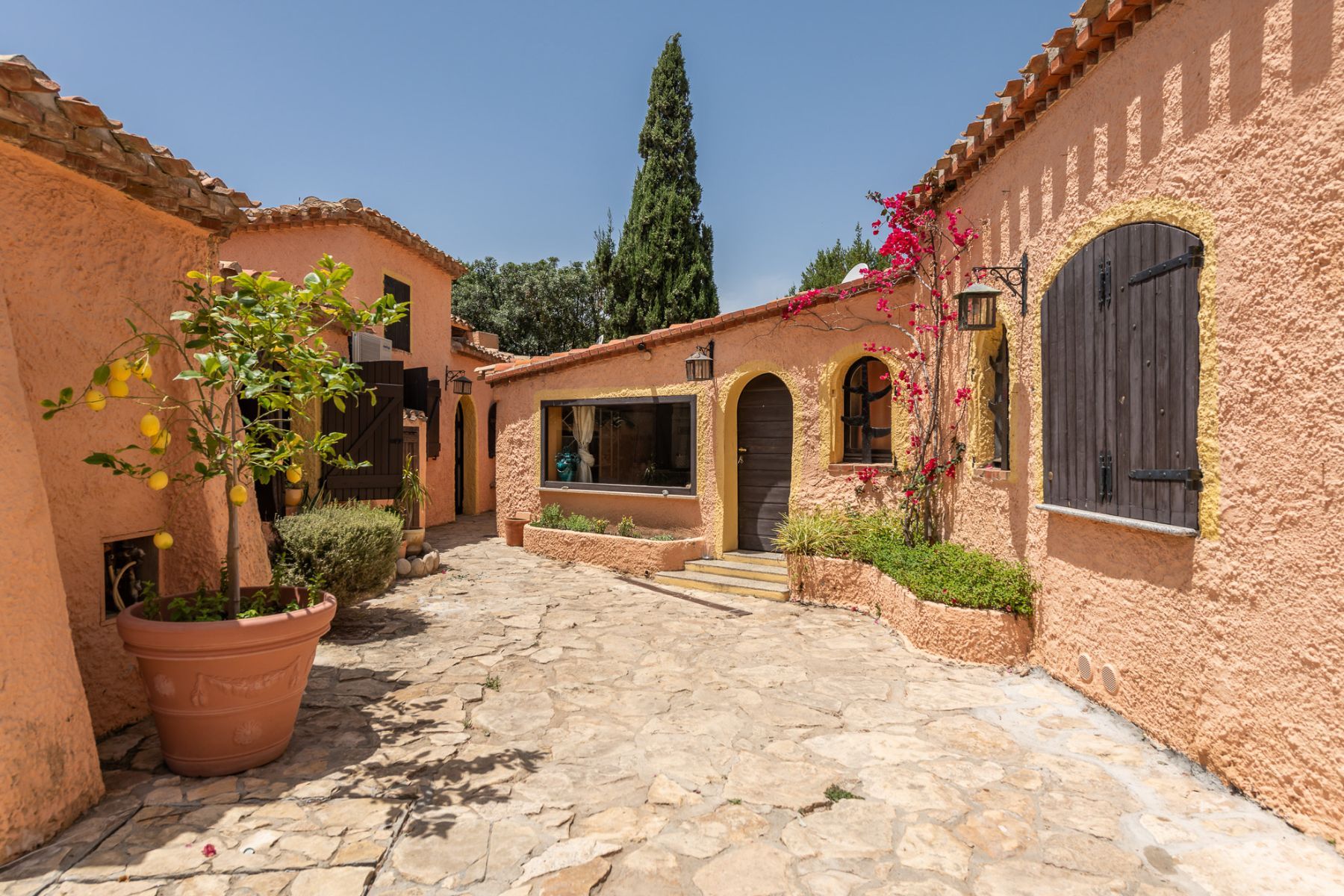 Pacifico villa photo.