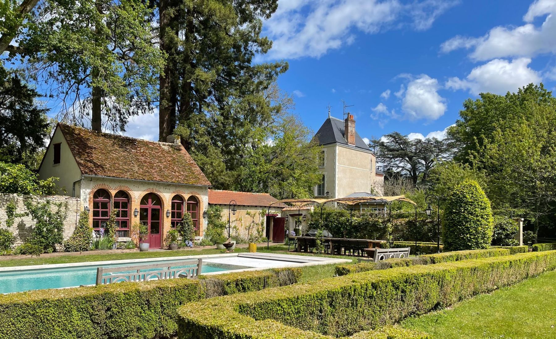 Saint Laurent Maison villa photo.