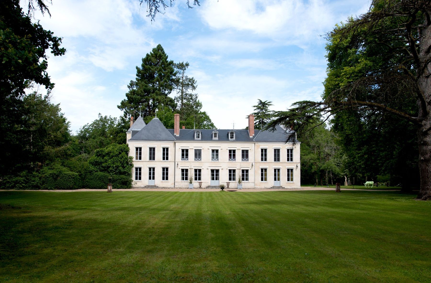 Saint Laurent Maison villa photo.