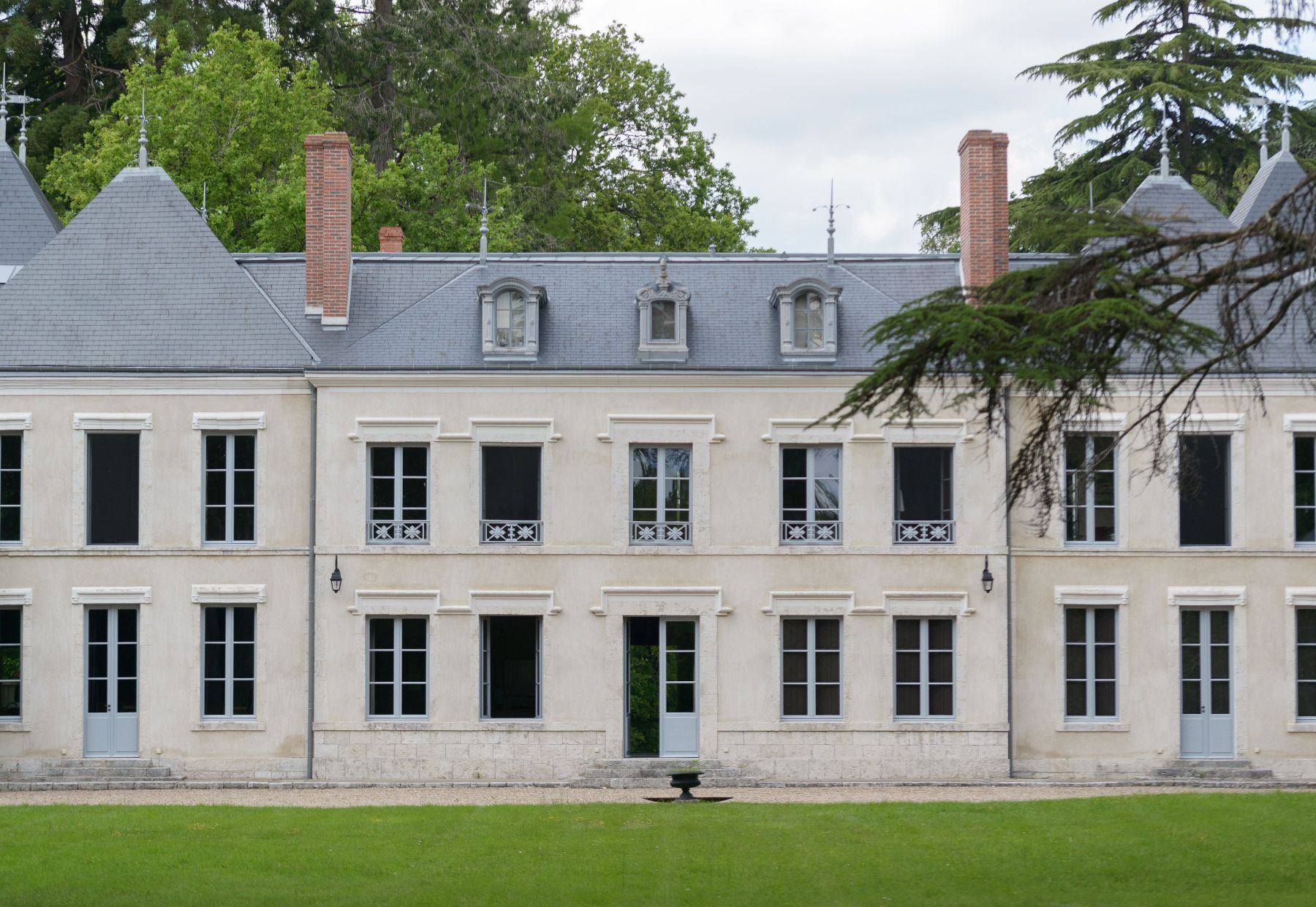 Saint Laurent Maison villa photo.
