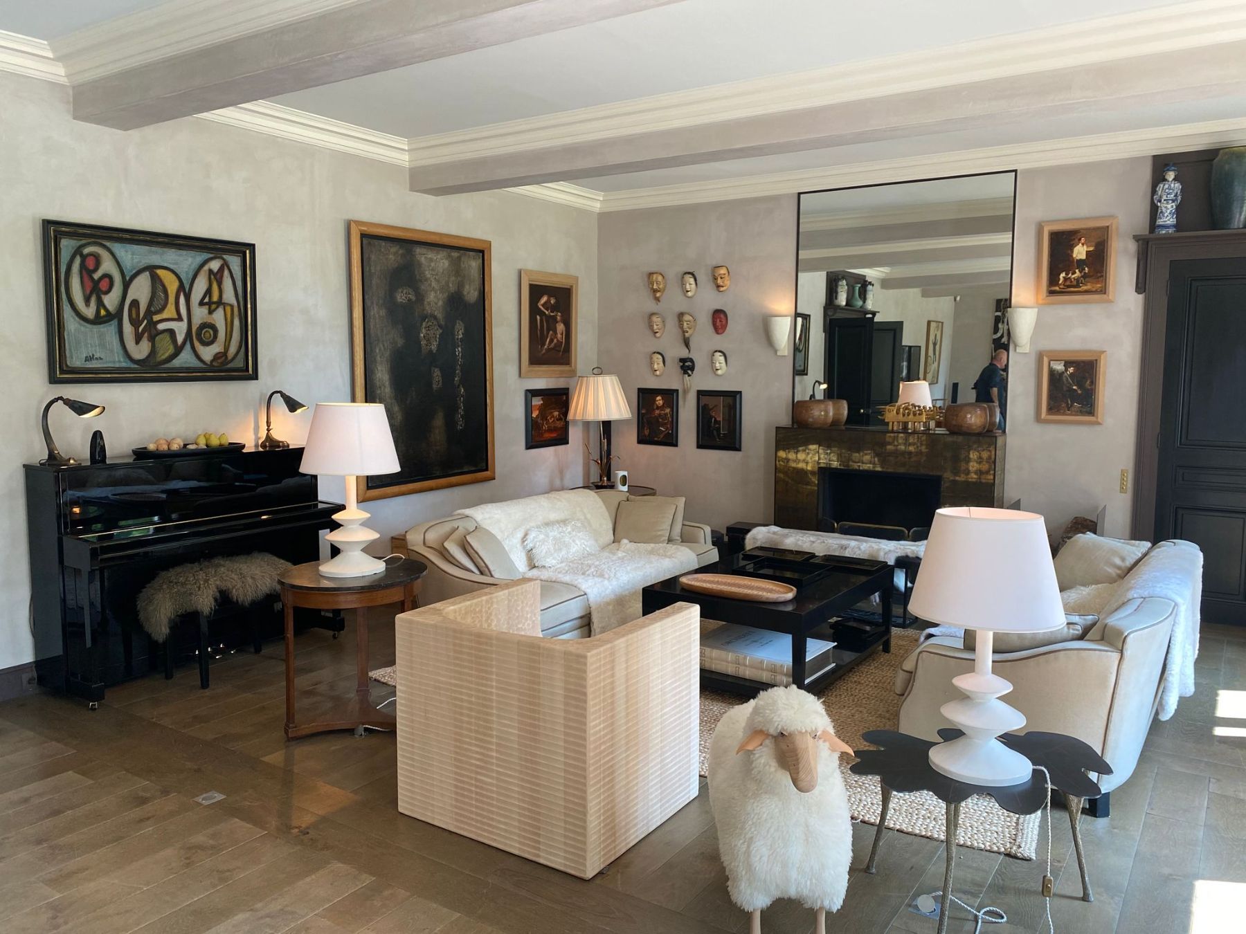 Saint Laurent Maison villa photo.