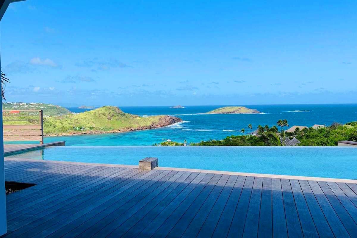 Lagon Bleu is located in prestigious Domaine du Levant overlooking Petite cul de Sac