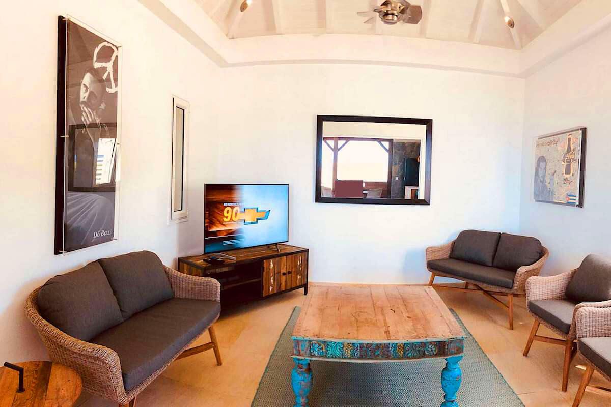 Entertainment sitting area/den