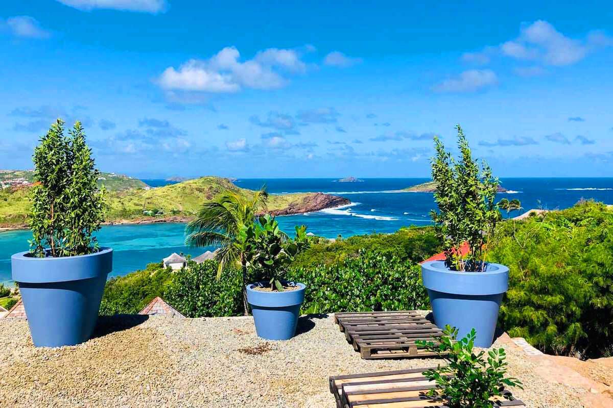 Views of Petite cul de Sac