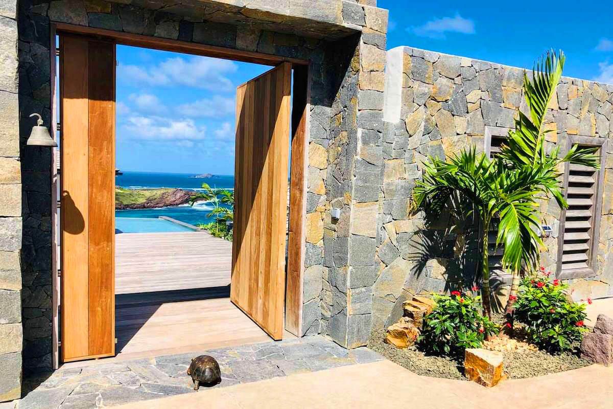 Gated doorway entrance