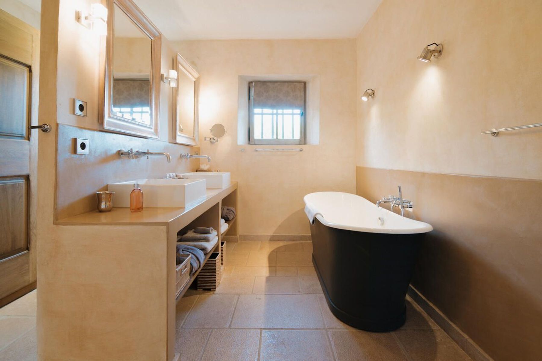 Bastide du Calavon villa photo.