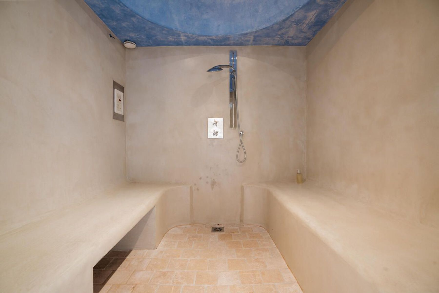 Bastide du Calavon villa photo.