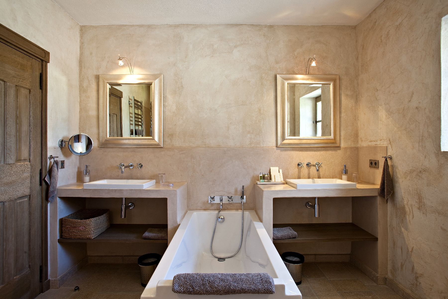 Bastide du Calavon villa photo.