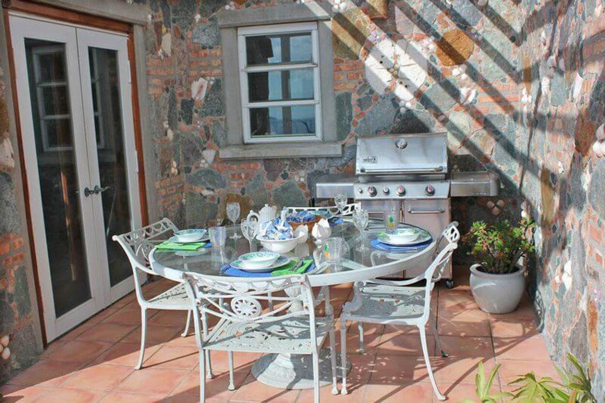 Alfresco Dining