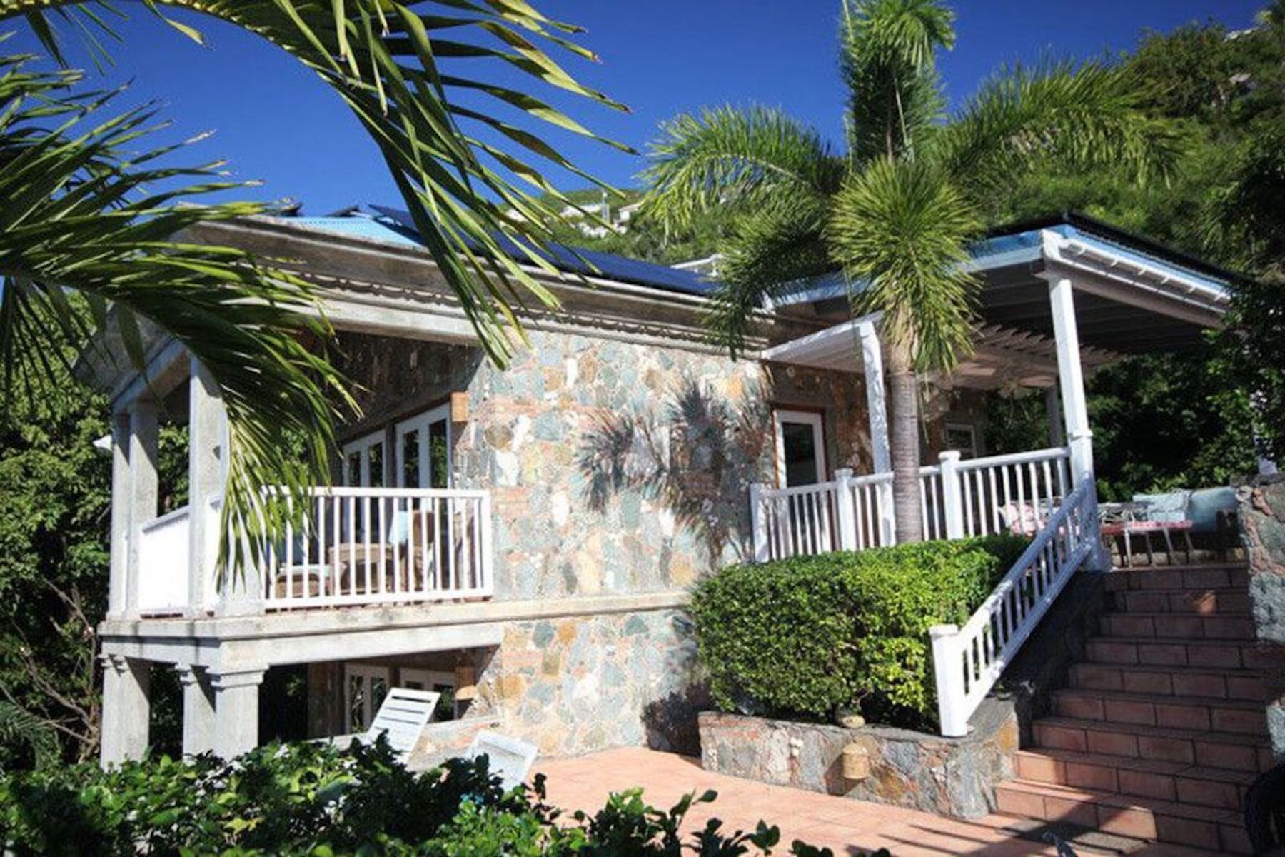 Carnival Beach House villa photo.