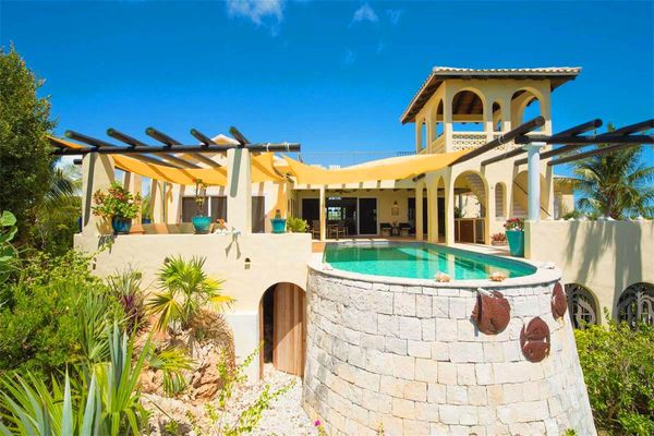 Jasmine Villa is located just three minutes from Taylor Bay