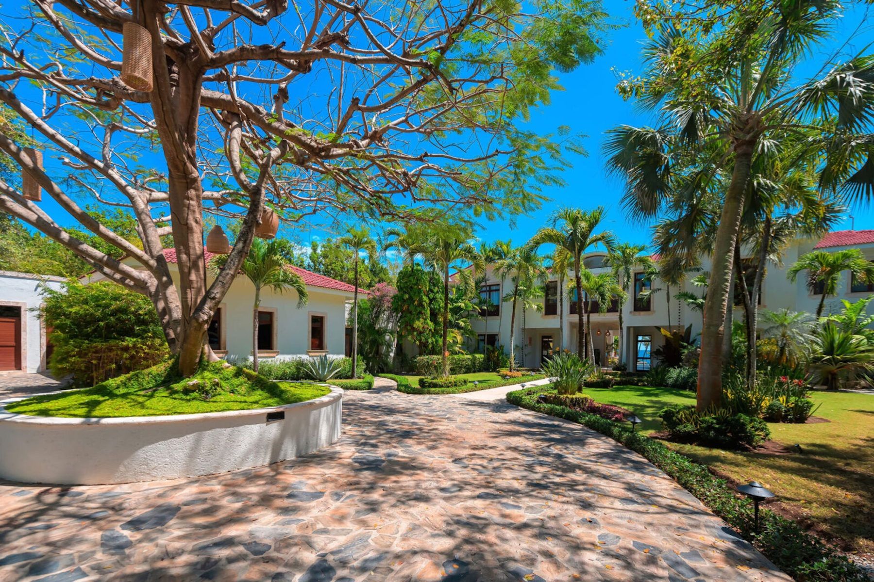 Flor de Cabrera villa photo.