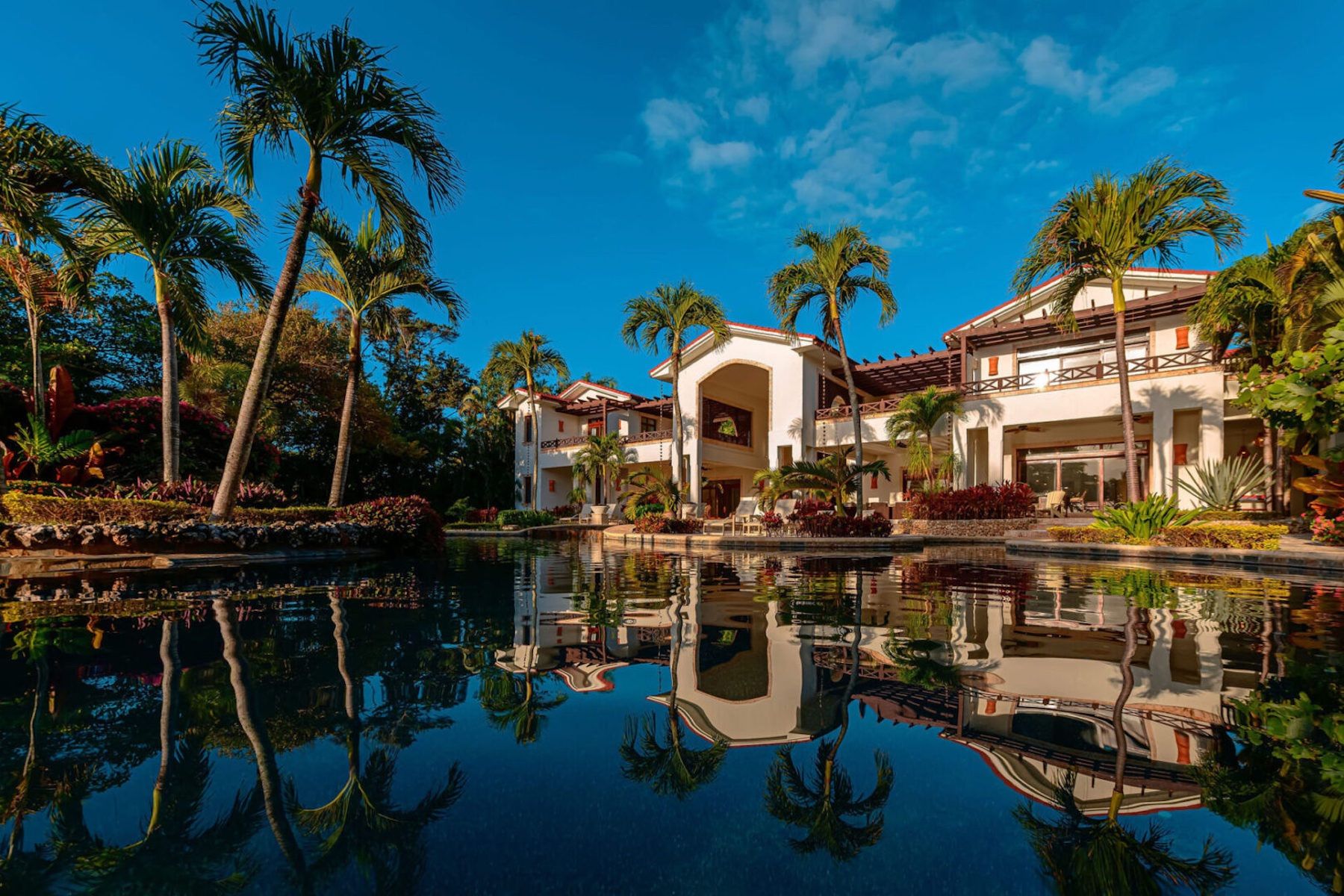 Flor de Cabrera villa photo.
