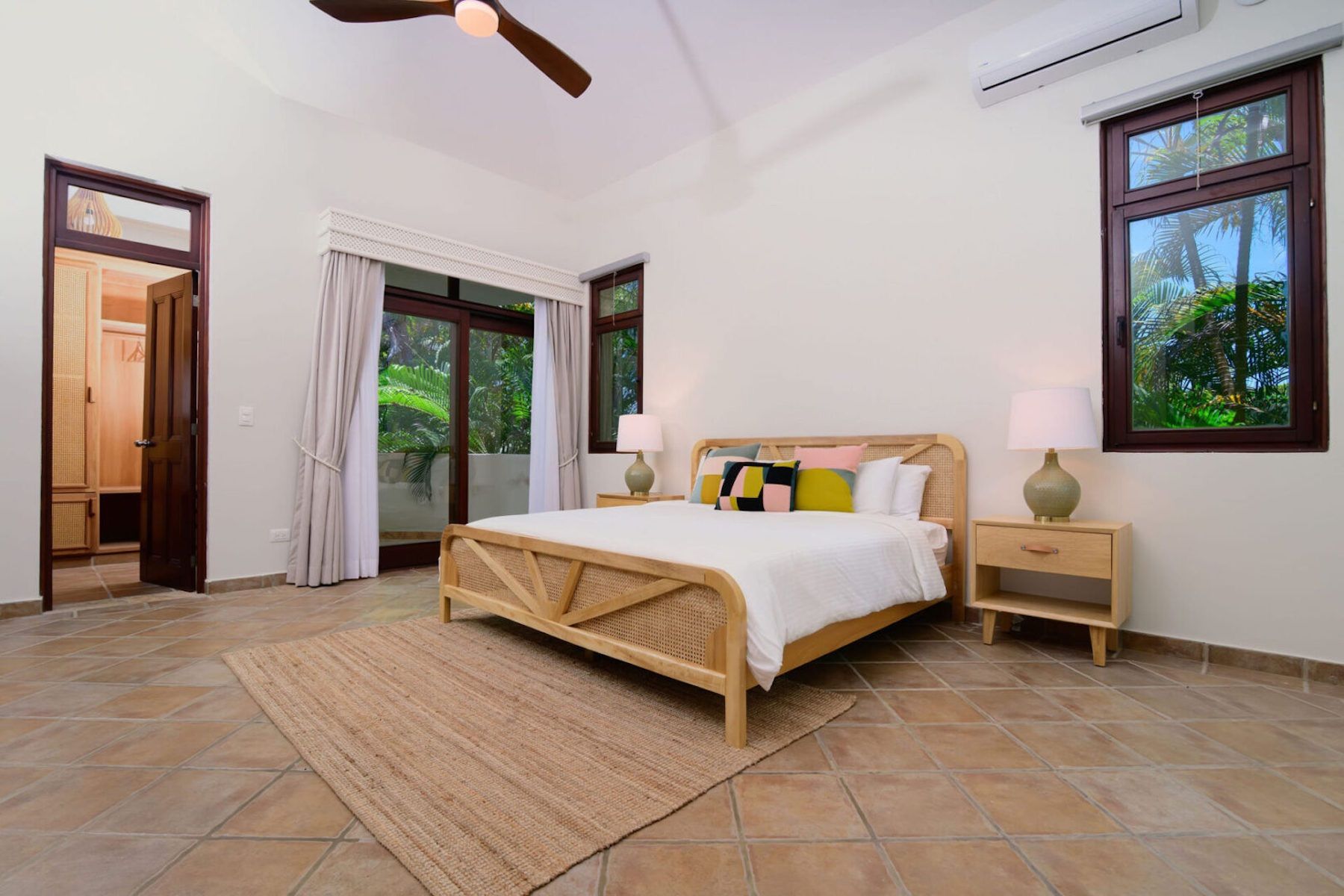 Flor de Cabrera villa photo.