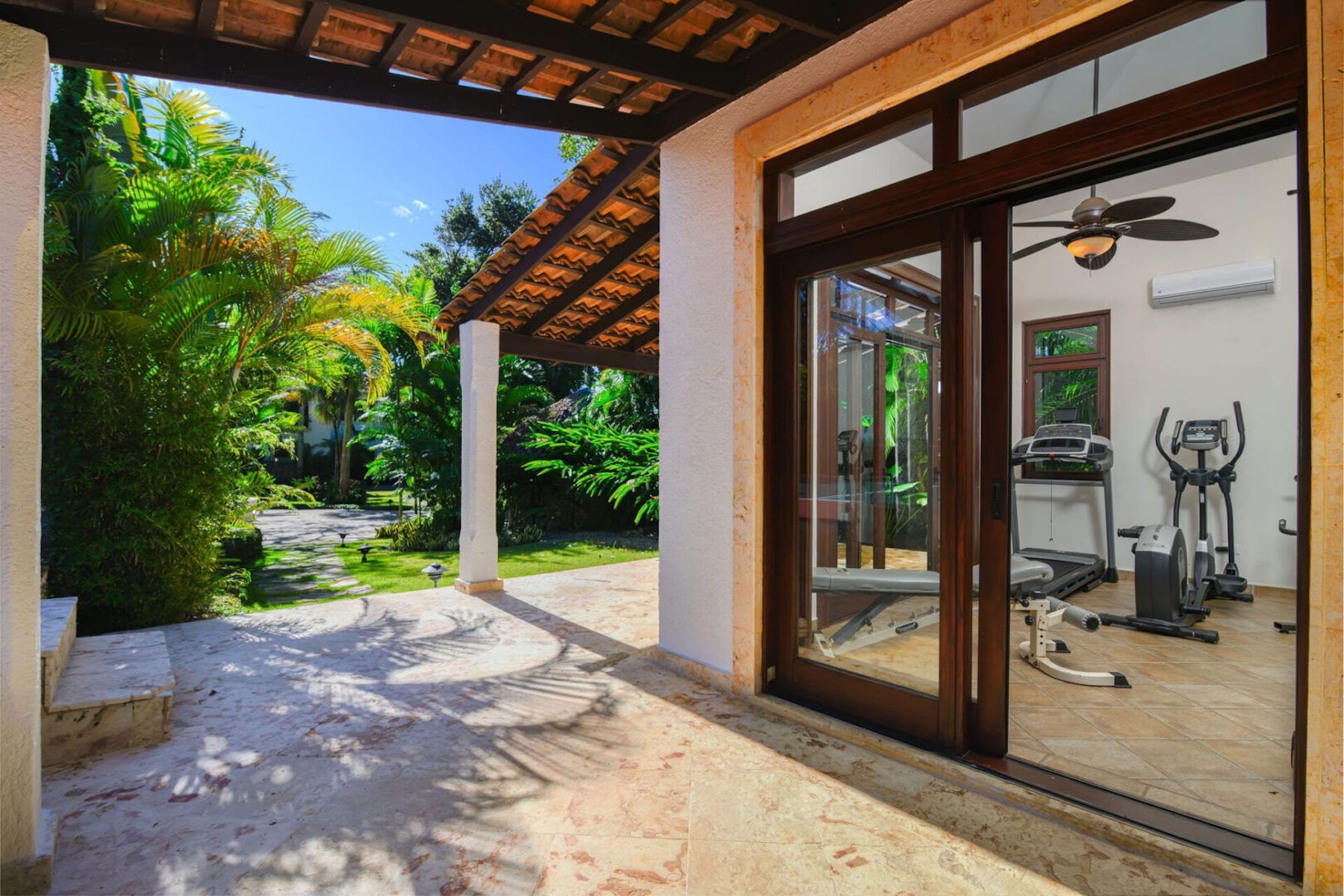 Flor de Cabrera villa photo.