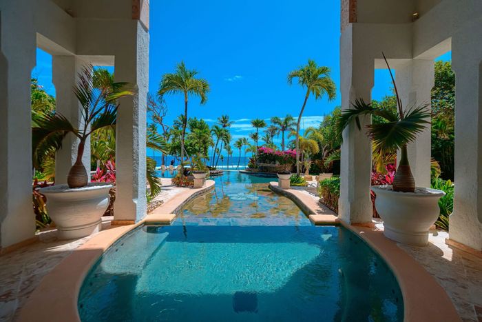 Flor de Cabrera villa photo.