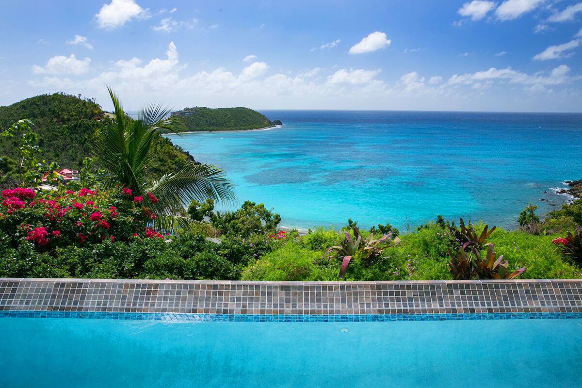 Pool overlooking the ocean