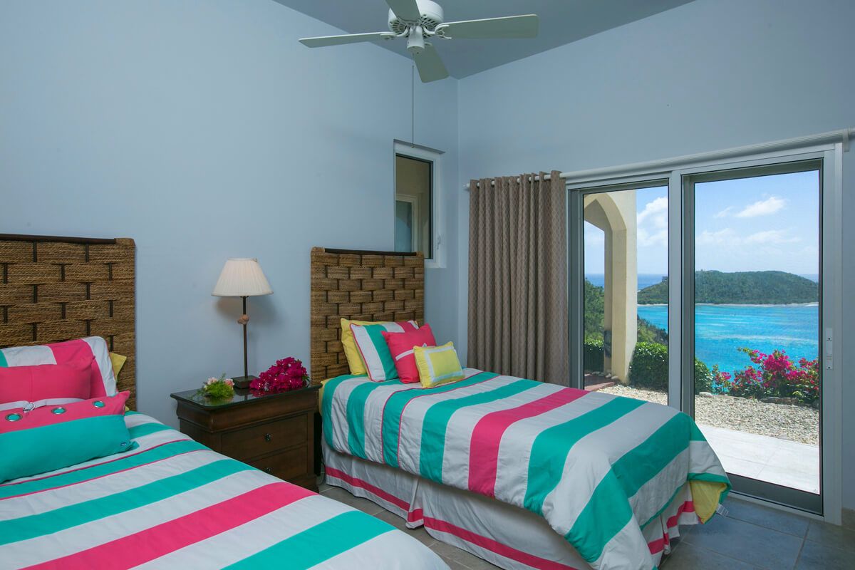 Lower level twin bedroom