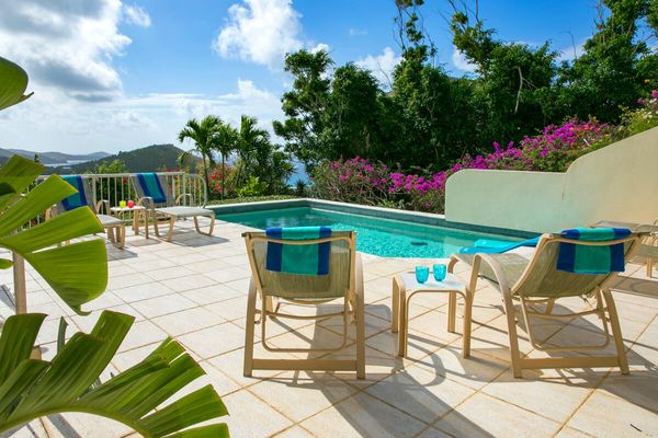 Southern Breeze is located near the Battery Gut area and has amazing Caribbean views