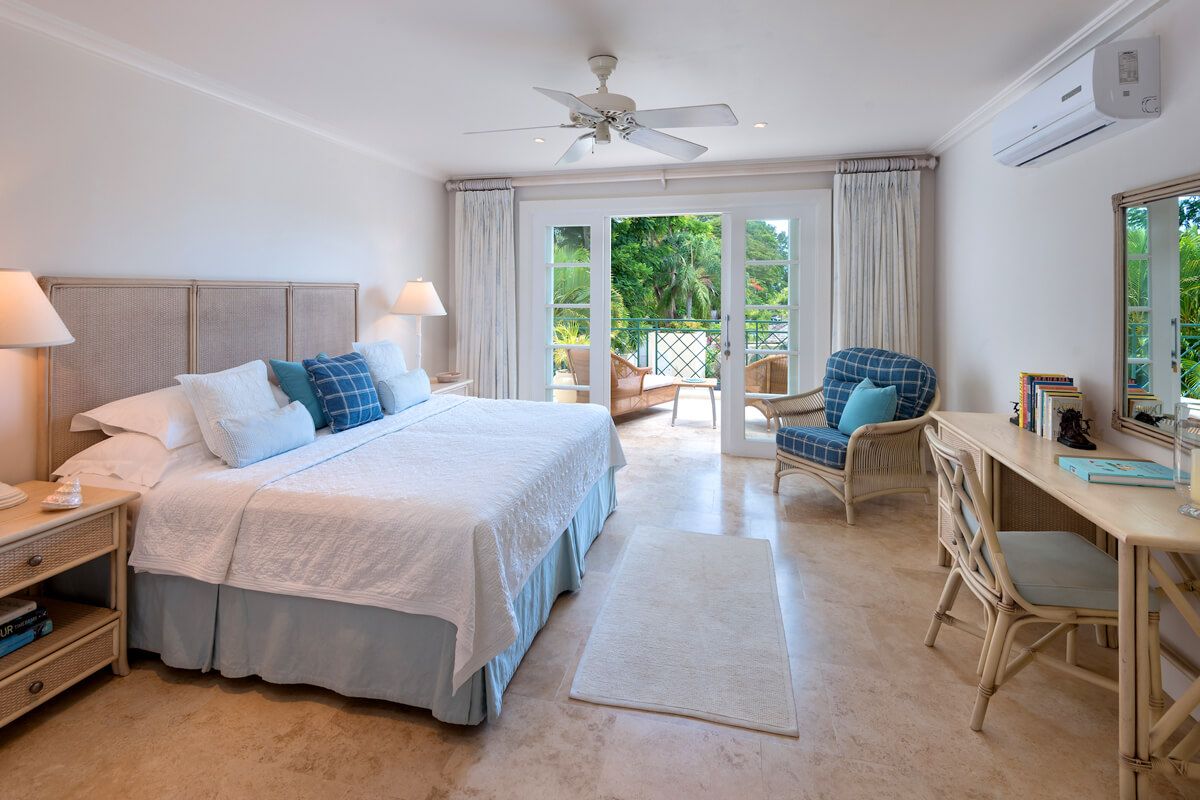 King/twin upper level bedroom with patio access