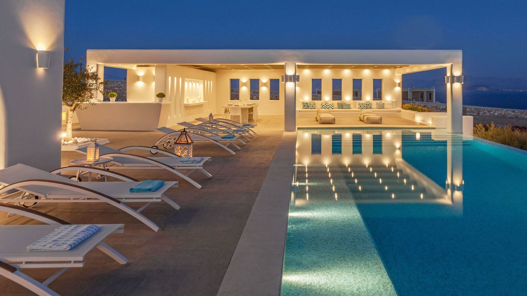 Little Turquoise villa photo.