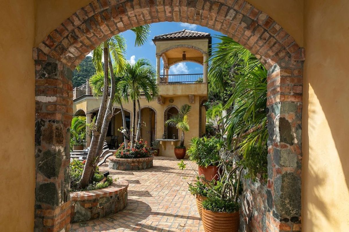 Cinnamon Breeze at Peter Bay Estate villa photo.