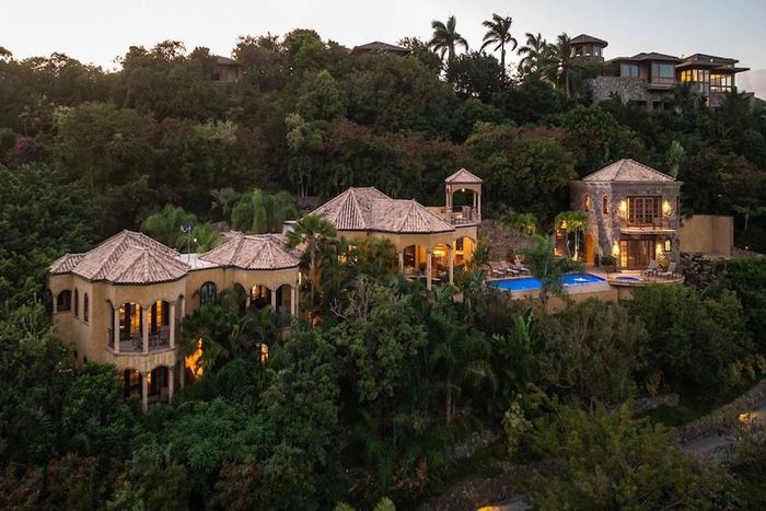 Cinnamon Breeze at Peter Bay Estate villa photo.