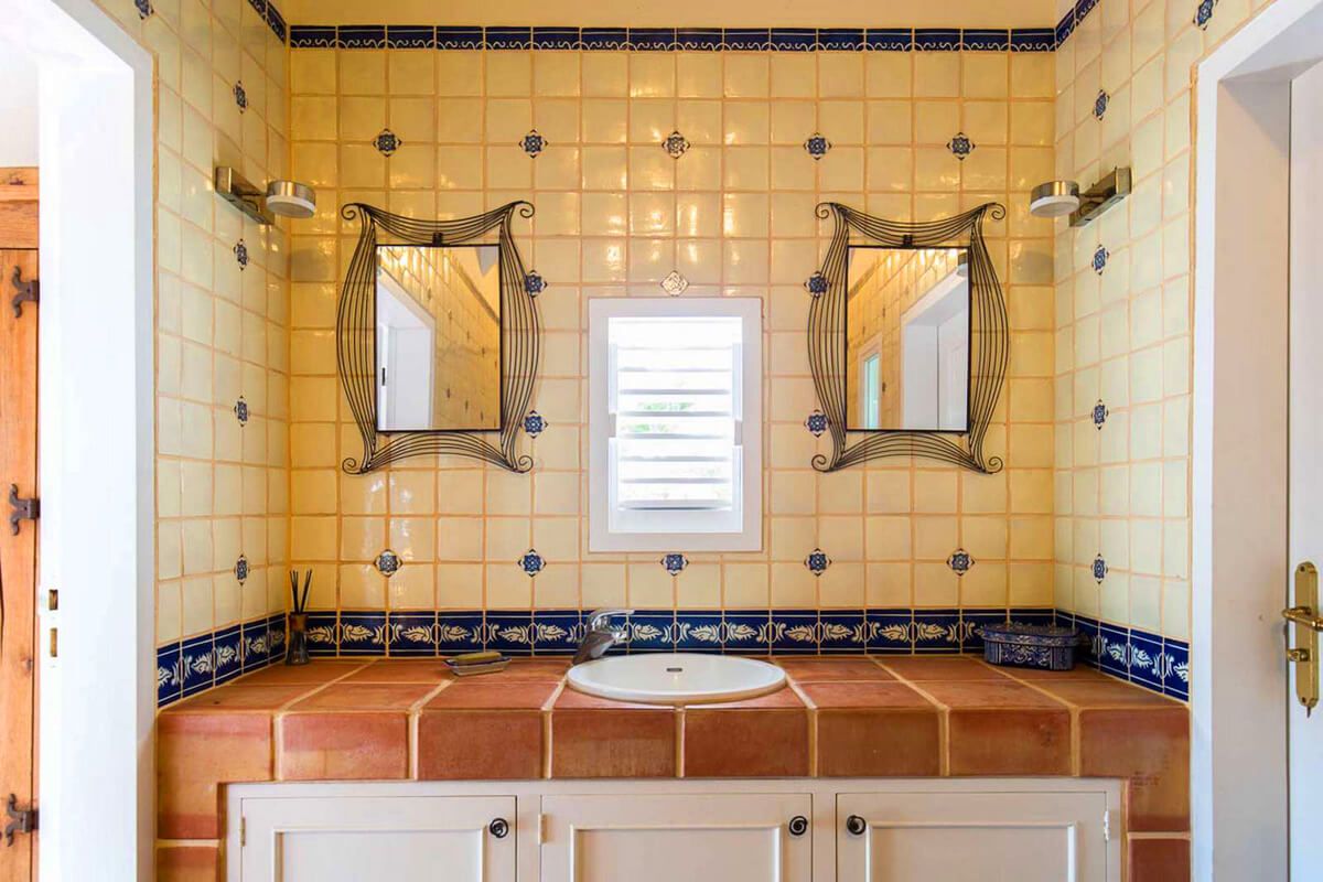 En suite bathroom