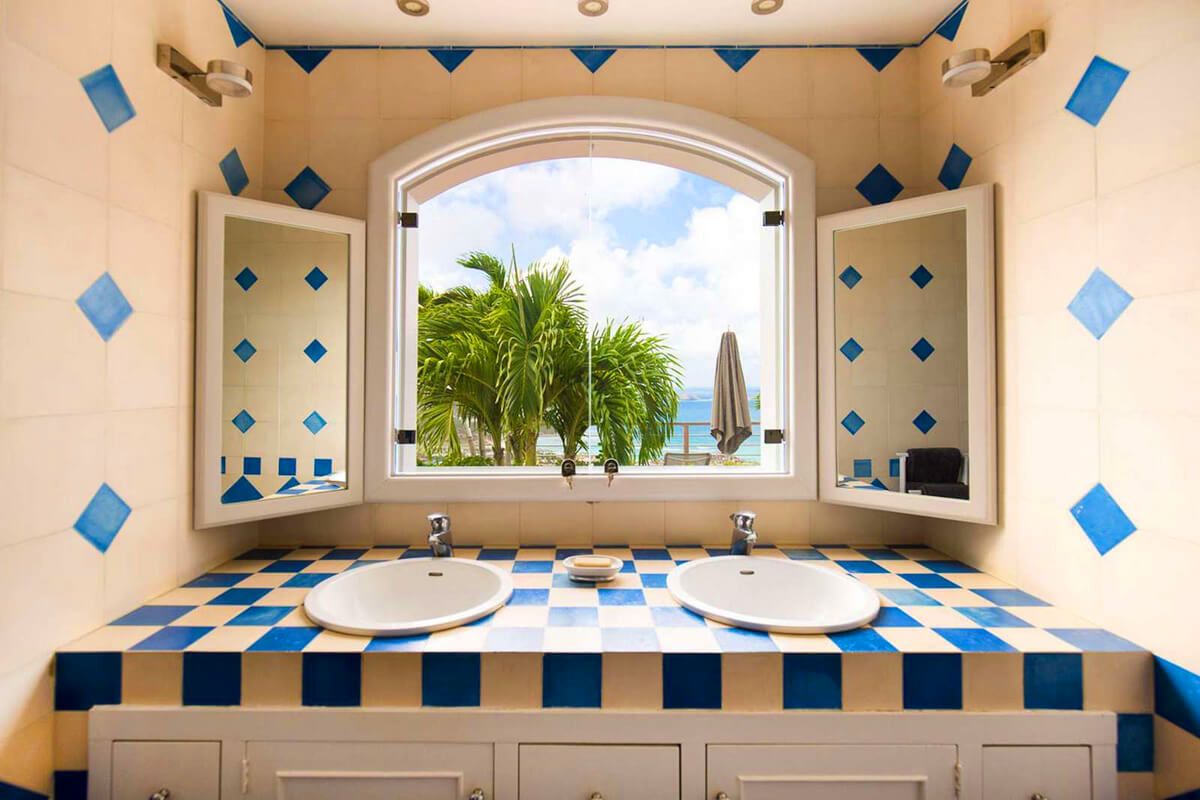 En suite bathroom