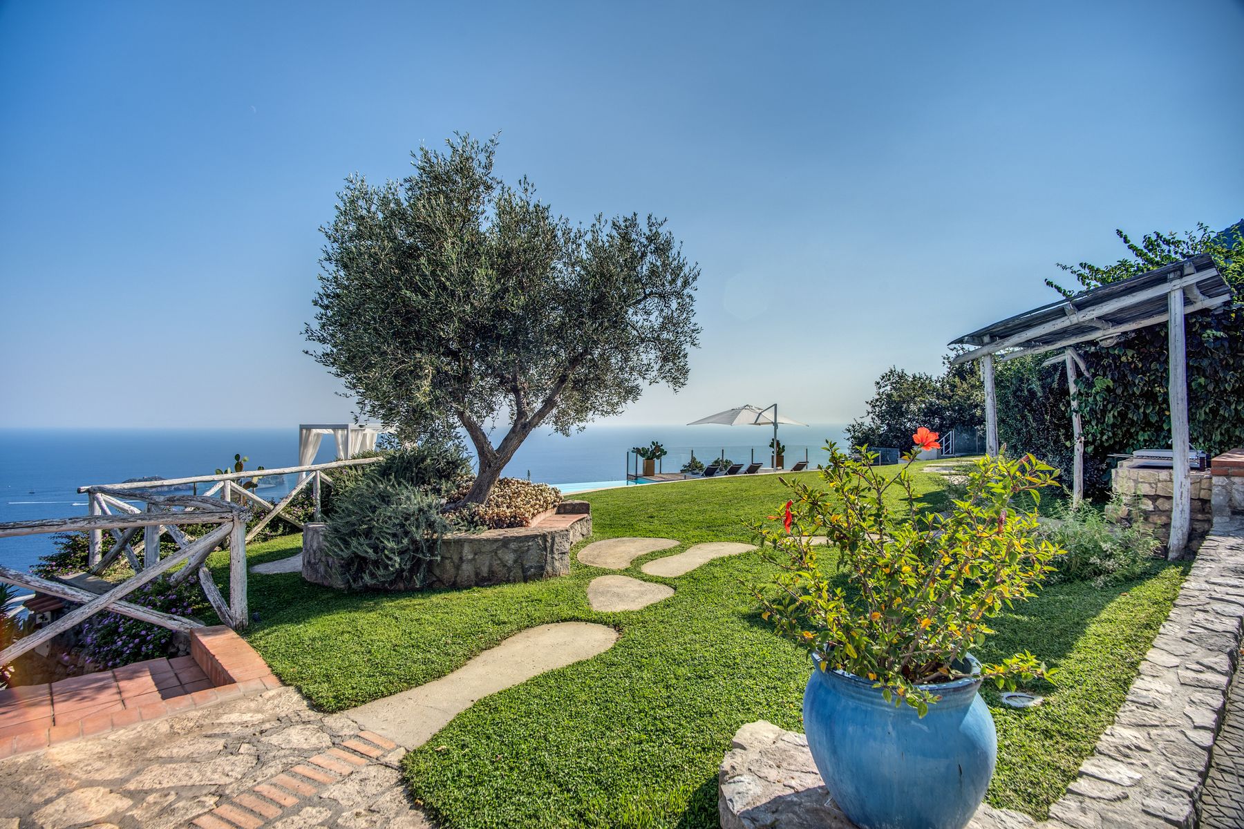 Aldana villa photo.