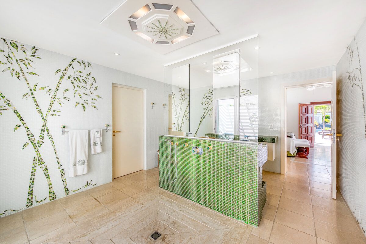 En suite bathroom