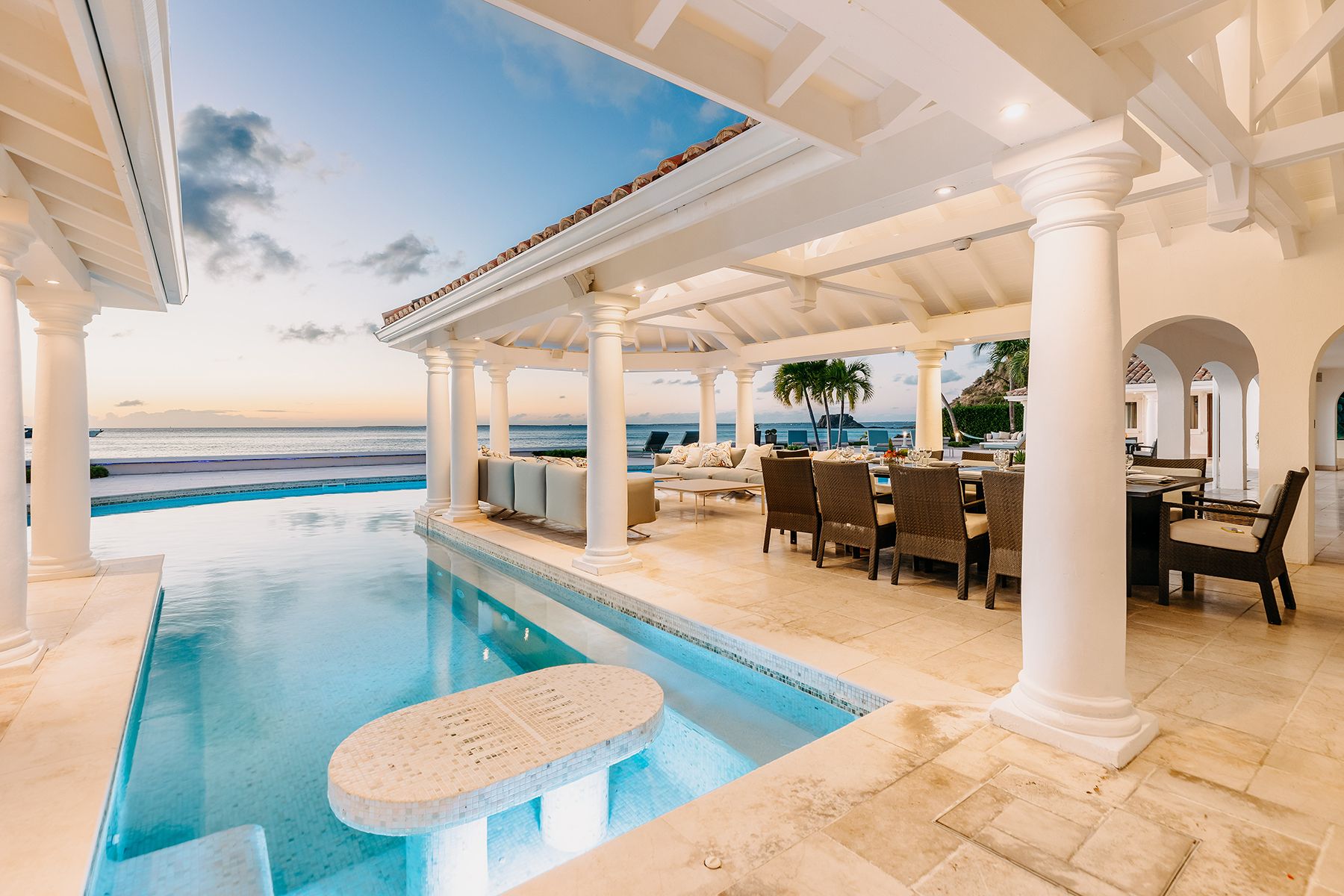Swimming pool/outdoor terrace